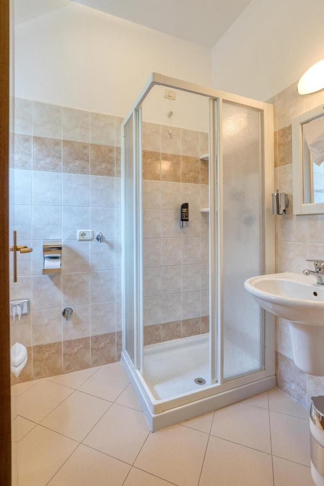 Hotel Casa Piantoni Limone sul Garda Luaran gambar