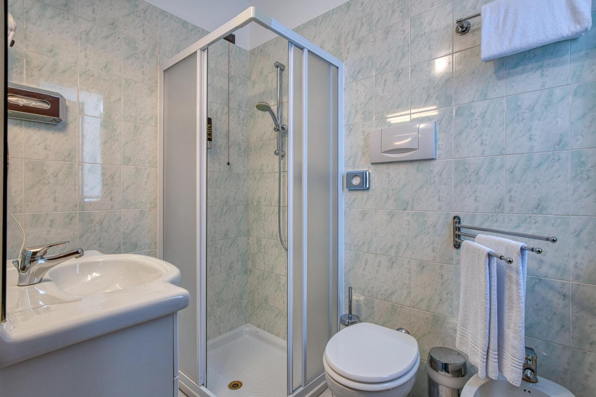Hotel Casa Piantoni Limone sul Garda Luaran gambar