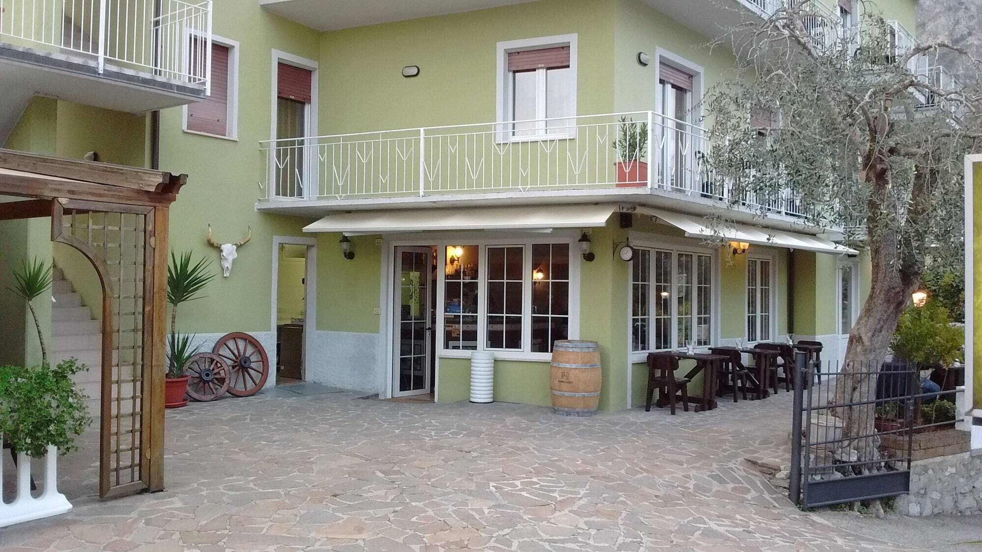 Hotel Casa Piantoni Limone sul Garda Luaran gambar